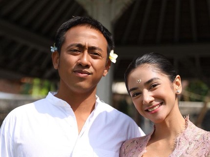 Masuki Usia Pernikahan 6 Th, Intip Potret Fanny Ghassani & Suami yang Jarang Tersorot