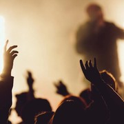 Nggak Percuma 'War' Tiket, Ini 5 Manfaat Nonton Konser Musik untuk Kesehatan Fisik dan Mental