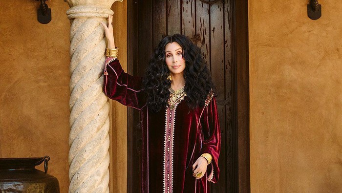 Ulang Tahun ke-77, Simak Gaya Nyentrik Cher yang Nggak Ketinggalan Zaman