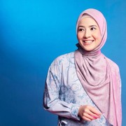 Inspirasi Outfit Syar'i ala Natasha Rizki yang Cocok Buat Kondangan