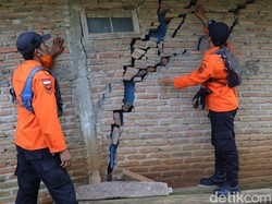 Warga Ponorogo Pilih Mengungsi saat Tanah Gerak Kembali Mengancam
