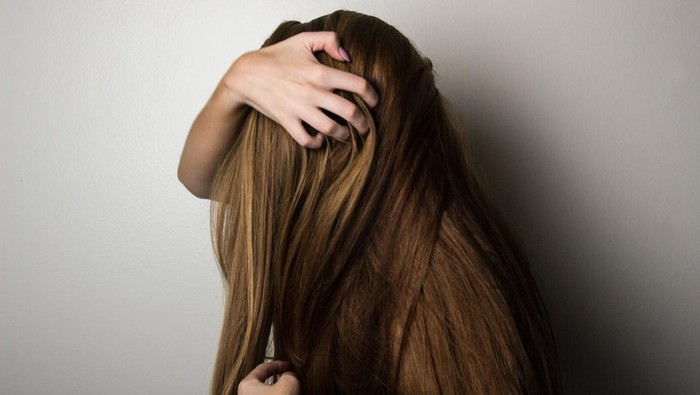 Uban Sudah Muncul di Usia Muda? Ternyata Ini Lho Alasannya!