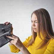 Mending Dihindari! 7 Kebiasaan Anak Muda Ini Bisa Bikin Kantong Kering Bahkan Jatuh Miskin, Duh!
