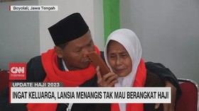 VIDEO: Ingat Keluarga, Lansia Menangis Tak Mau Berangkat Haji