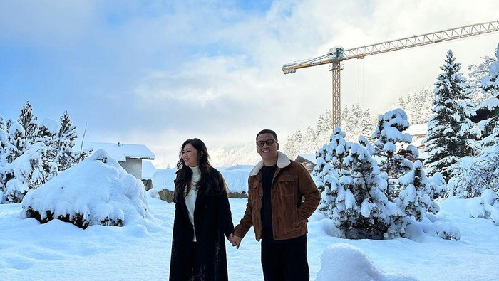 Outfit serasi di tengah salju/Sumber: IG @tiarapangestika