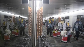 FOTO: Jemaah Haji Kloter I Berangkat dari Bandara Soetta