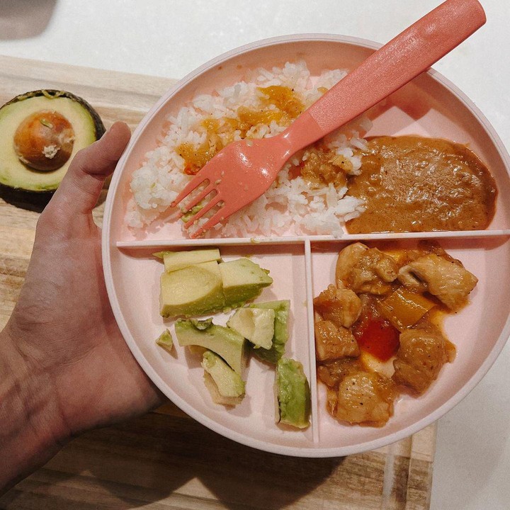 <p>Karbohidrat yang digunakan bisa berupa kentang maupun nasi. Pada salah satu menu, Gigi bahkan menyelipkan buah alpukat sebagai tambahan lemak. (Foto: Instagram: @gigihadid)</p>