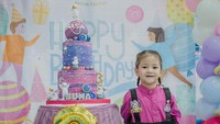 <p>"Selamat ulang tahun Numnum sayanggg. Semoga terwujud cita-citami ya. Terus bahagia ya sayang," ungkap seorang netizen. "Konsepnya kece banget sih. Selamat ulang tahun Numa cantik, sehat berbahagia selalu ya, Nak," tutur yang lainnya. (Foto: Instagram: @monaratuliu)</p>