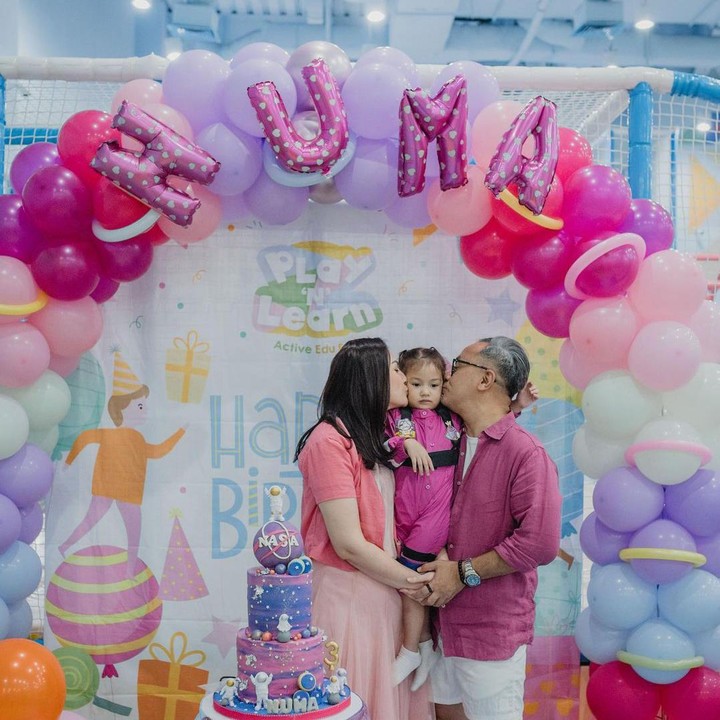 <p>Anak bungsu Indra Brasco dan Mona Ratuliu, Numa, baru saja berulang tahun, Bunda. Indra dan Mona pun meerayakan ulang tahun sang anak dengan meriah. (Foto: Instagram: @monaratuliu)</p>