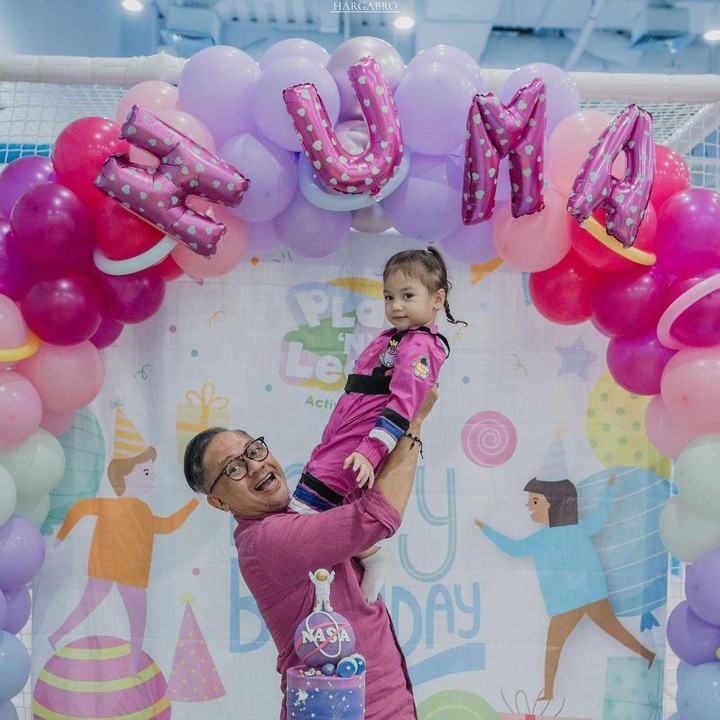 <p>Bocah dengan nama lengkap Numa Kamala Srikandi ini lahir pada 20 Mei 2020, Bunda. Tak terasa, kini Numa genap berusia 3 tahun. (Foto: Instagram: @monaratuliu)</p>