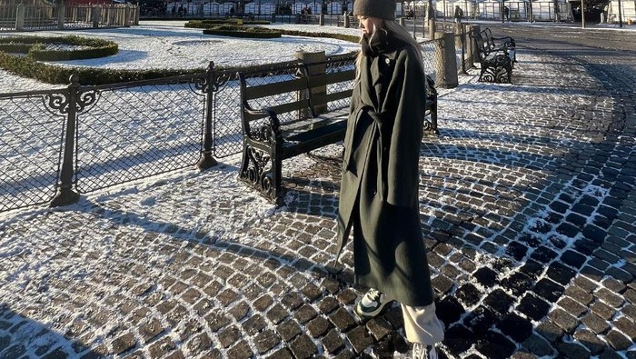 5 Inspirasi Sepatu Kets Favorit Selebriti Korea, Ada Rose BLACKPINK