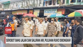 VIDEO: Serobot Bahu Jalan dan Saluran Air, Puluhan Ruko Dibongkar