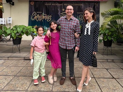7 Potret Astrid Tiar Bareng Suami Dokter dan Anak-anak, Harmonis dan Selalu Kompak