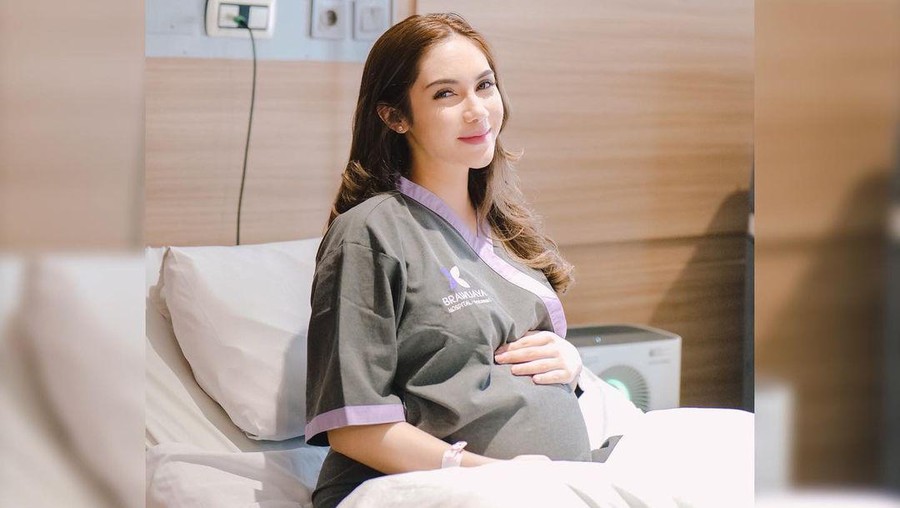 Syahra Larez melahirkan anak pertama