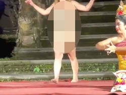 Bule Wanita Bugil Saat Pertunjukan Tari Bali Diduga Depresi Uang Habis