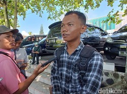 Sepatu Butut Bikin Teguh Curi Perhatian Jenderal Dudung