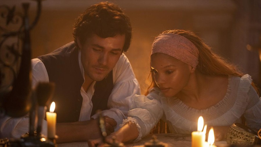 THE LITTLE MERMAID (L-R): Jonah Hauer-King as Prince Eric and Halle Bailey as Ariel in Disney's live-action THE LITTLE MERMAID. Photo by Giles Keyte. © 2023 Disney Enterprises, Inc. All Rights Reserved.