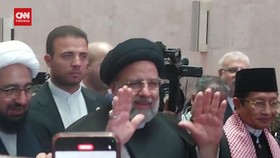 VIDEO: Momen Khidmat Presiden Iran Raisi Salat Berjemaah di Istiqlal