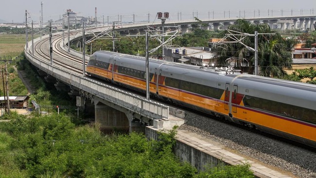 PT KCIC memastikan pelaksanaan uji coba sarana kereta cepat Jakarta-Bandung berjalan sesuai jadwal yang ditetapkan.