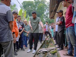 Cek Keluhan Kepling soal Kondisi Drainase, Bobby Tegur Camat Medan Denai