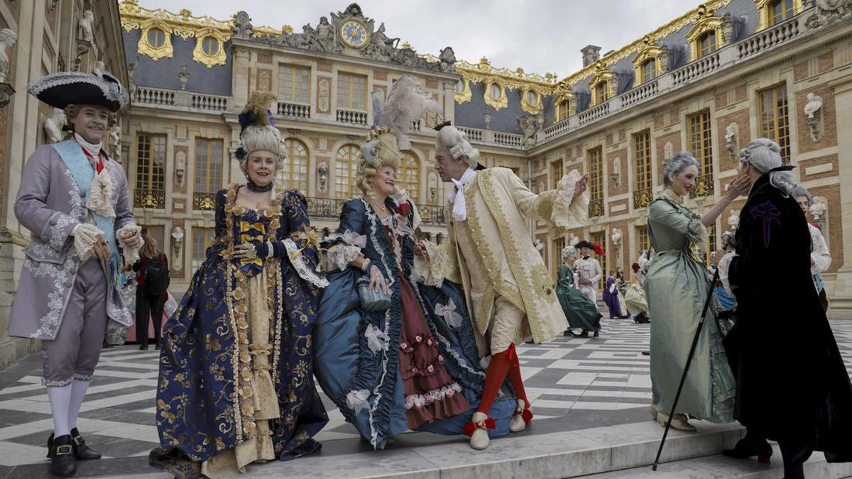 FOTO: Mewahnya Pesta Kostum di Istana Versailles
