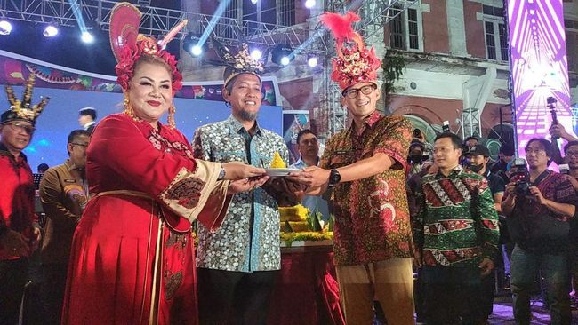 Bertempat di GOR Hasta Brata, total sekitar 600 orang mengunjungi Sinema Keliling di Surabaya, termasuk mahasiswa, penggiat komunitas, hingga masyarakat umum.
