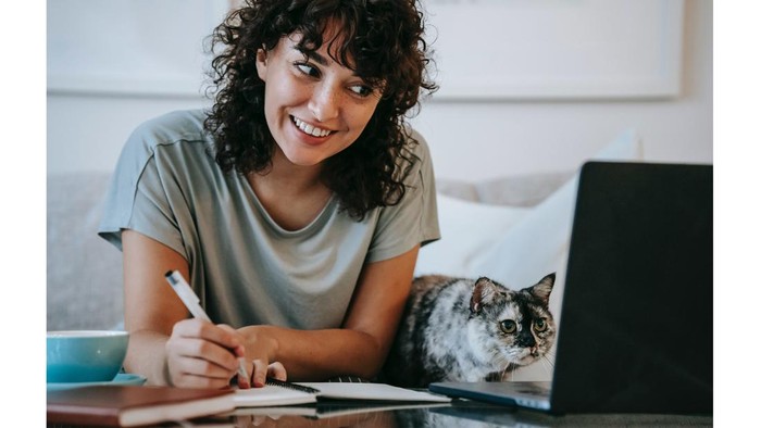 4 Zodiak yang Berani Ungkapkan Perasaannya, Mereka Dikenal Jago Nulis Surat Cinta!