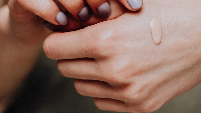 Perbedaan makeup menggunakan jari dan kuas