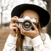 Punya Paras Memikat, Menurut Astrolog Ada 4 Zodiak yang Termasuk Paling Fotogenik! Kamu Termasuk?
