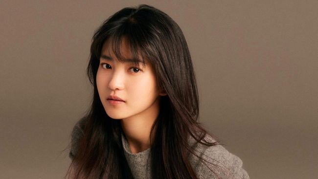 Kim Tae-ri meminta maaf karena sempat minta fan secara sukarela menerjemahkan kontennya ke bahasa Inggris.