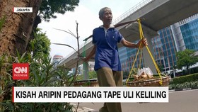 VIDEO: Kisah Aripin Pedagang Tape Uli Keliling