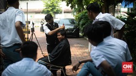 FOTO: Layanan PPDB Hingga Cukur Gratis Bagi Siswa