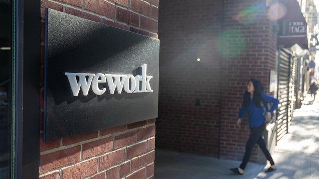Harga saham startup WeWork nyaris mendekati nol usai peringatan kebangkrutan.