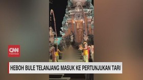 VIDEO: Heboh Bule Telanjang Masuk ke Pertunjukan Tari