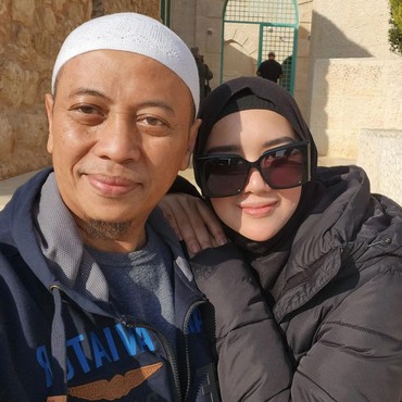 7 Potret Mesra Opick & Bebi Silviana Istri Ketiga Sebelum Minggat Bawa Anak