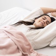 Sering Sakit Perut Malam Hari? Coba Terapkan 4 Posisi Tidur Ini untuk Mengatasi Masalah Pencernaan
