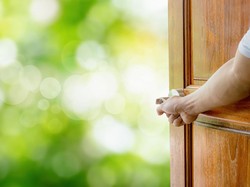 Doa Keluar Rumah: Arab, Latin, Arti dan Keutamaannya