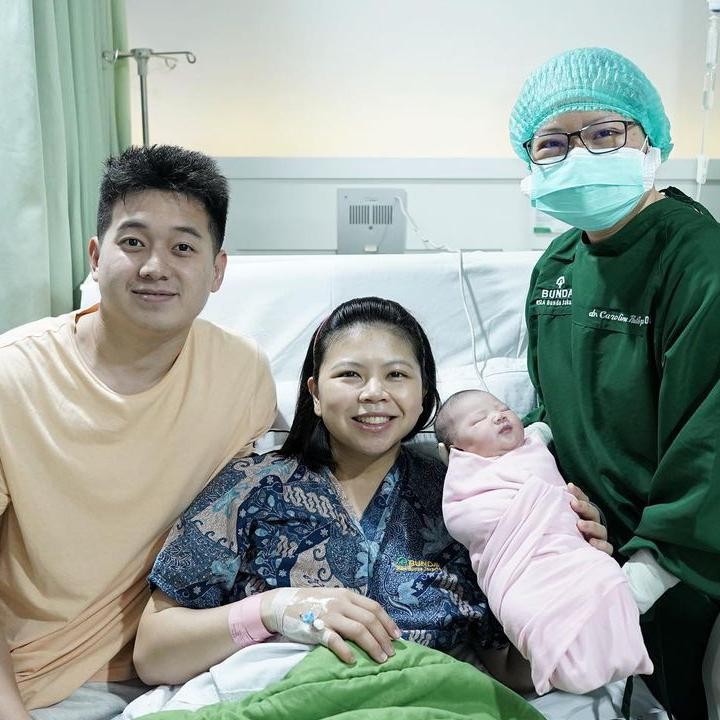 <p>Bayi berjenis kelamin perempuan ini pun memiliki nama yang sangat cantik, yakni Jessia Selah Djimin. Namanya pun memiliki makna yang mendalam. (Foto: Instagram: @greyspolii)</p>