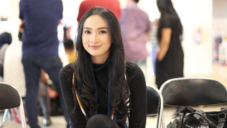 Puteri Indonesia Intelegensia Sempat Pamer Keuntungan Jadi Calo Tiket Coldplay Puteri Indonesia Intelegensia Sempat Pamer Keuntungan Jadi Calo Tiket Coldplay