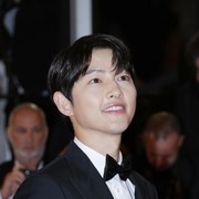 Dikabarkan Hadir Bersama, Song Joong Ki Tampil di Red Carpet Cannes Film Festival 2023 Tanpa Sang Istri