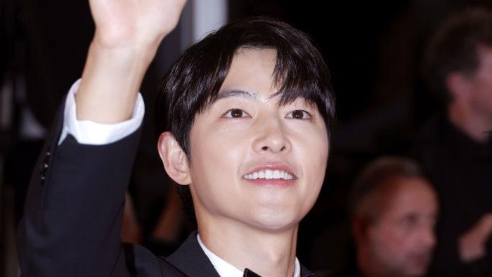 Selamat! Song Joong Ki Sambut Kelahiran Anak Pertama, Ini Potretnya