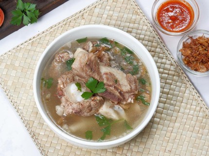 7 Resep Sop Tulang Sapi yang Gurih & Empuk, Cocok Disantap saat Hujan
