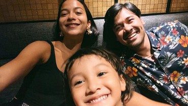 img-title 7 Potret Putri Marino & Chicco Jerikho Bareng Sang Anak yang Jarang Diperlihatkan
