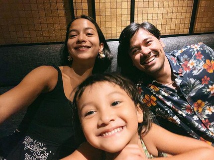 7 Potret Putri Marino & Chicco Jerikho Bareng Sang Anak yang Jarang Diperlihatkan