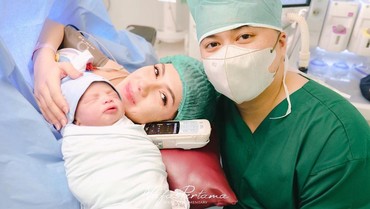 img-title 7 Potret Terbaru Syahra Larez Eks Rizky Billar, Bahagia Dikaruniai Anak Pertama