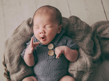 Tahapan Perkembangan Bayi Baru Lahir dari Minggu ke Minggu, Bunda Perlu Tahu