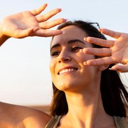 Cuaca Panas Tak Bersahabat, Ini 3 Tips Mudah Serta Rekomendasi Produk untuk Meredakan Iritasi di Kulit Sensitif dan Eksim