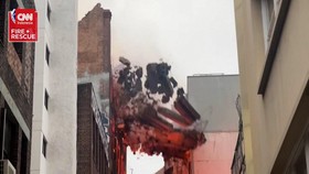 VIDEO: Detik-detik Gedung Runtuh usai Dilahap Api di Sydney Australia