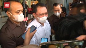VIDEO: Diperiksa 7 Jam, 2 Tersangka Suap Hakim MA Belum Ditahan KPK