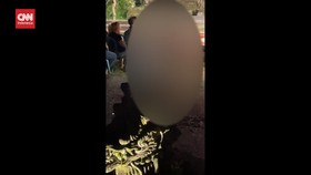 VIDEO: Bule Telanjang di Panggung Pentas Tari, Diduga Depresi